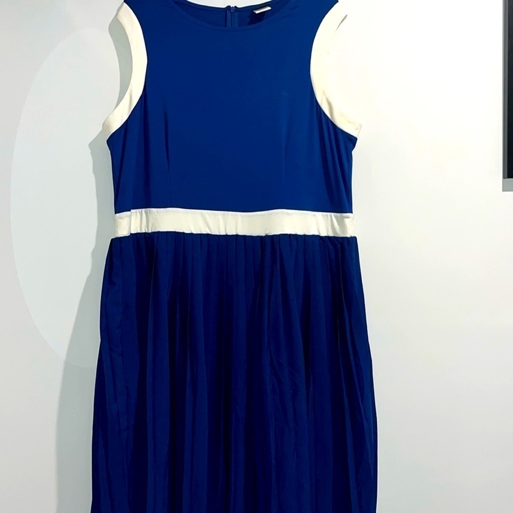 Salon Studio blue off white dress. Size XL.